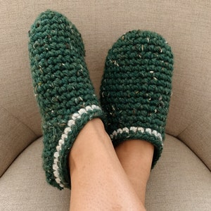 Easy crochet slippers pattern PDF & video tutorial for US women&#39;s shoe sizes 5-12