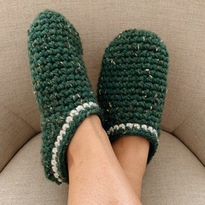 Easy crochet slippers pattern PDF & video tutorial for US women's shoe sizes 5-12