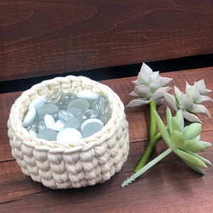 crochet flower pots pattern: PDF file and video tutorial includes two sizes, basic and mini. crochet pattern, crochet flower pot, crochet image 4