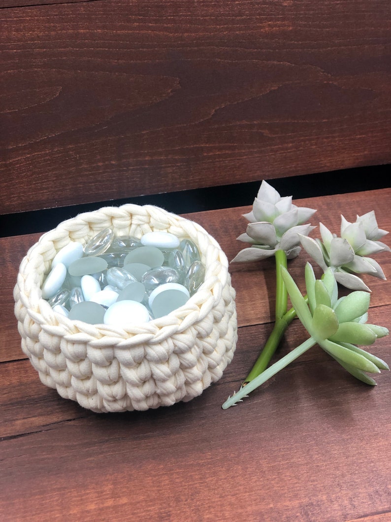 crochet flower pots pattern: PDF file and video tutorial includes two sizes, basic and mini. crochet pattern, crochet flower pot, crochet image 4