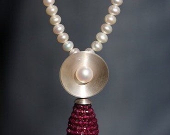 Gala - Pearl necklace + silver pendant with freshwater pearl and pomegranate pendant