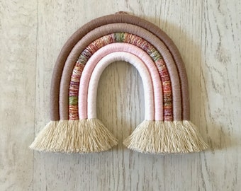 Wandbehang, Makramee,  Regenbogen ,,rosa- braun und bunt