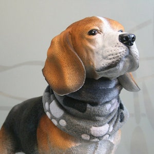 Foulard rond douillet pour chien, boucle en polaire pour chiens, écharpe en polaire, pattes gris noir blanc, polaire douce et chaude image 1