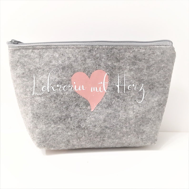 Cosmetic bag teacher with heart made of felt image 2