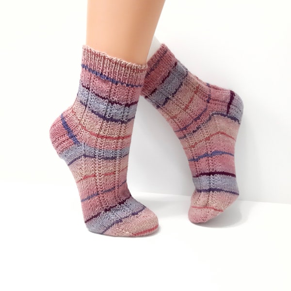 Handgestrickte Socken Gr. 40/41, Wollsocken mit Musterung