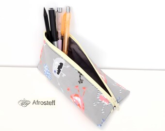 Sloppy pencil case sewn with monster motif, pencil case