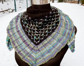 Handgestricktes Dreieckstuch mit Perlen, Schultertuch gestrickt