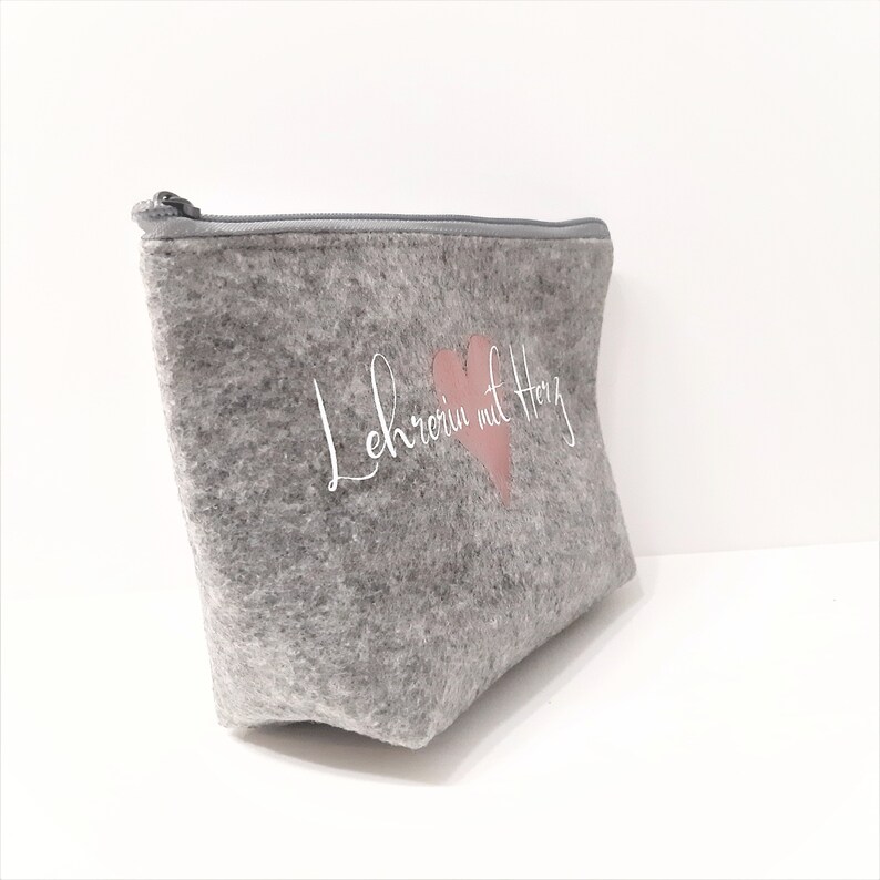 Cosmetic bag teacher with heart made of felt image 3