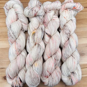 Calzino Merino in lana tinta a mano con anemoni