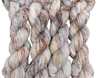 Seixos superwash Falkland Merino tingidos à mão
