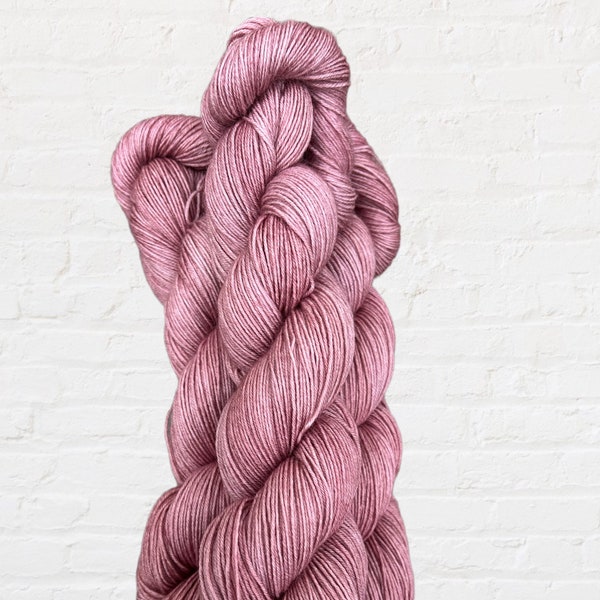 Bluefaced Leicester 4ply handgefärbte Wolle Dusty Rose