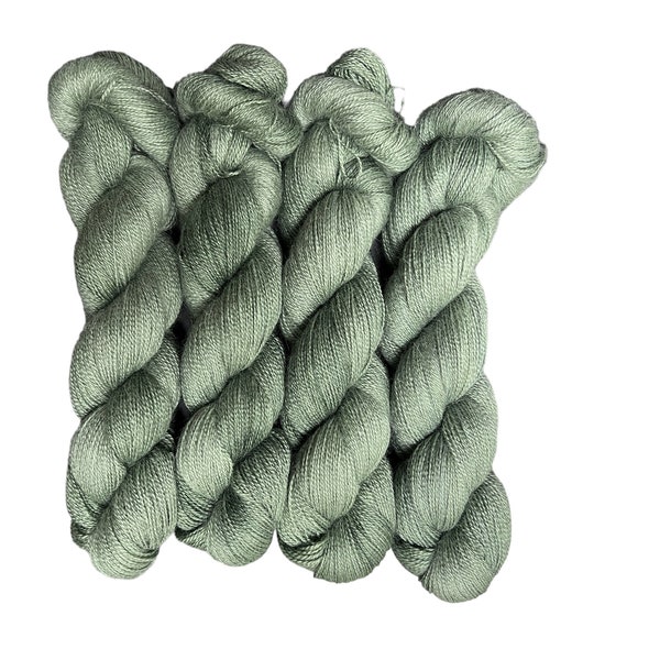Angel Lace 600 handgefärbte Wolle Kilt Green