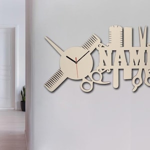 Friseurin Geschenke Wand Uhr personalisiert mit Namen I Holz Geschenkidee Mitarbeiter Friseur zur Salon Eröffnung Geburtstag Weihnachten