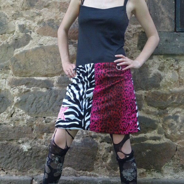 Punk Rock "Animal Girl" Zebra Leopard pink rosa Tierfelloptik Minirock mit Stern und Herzmotiv & D-Ringen Abverkauf Lagerverkauf