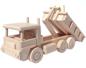 Truck with container made of beech wood/truck/lorry/construction vehicle made of wood