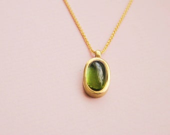 Gold necklace with green tourmaline, green stone necklace, minimalist, cheap cut, tourmaline pendant on gold rope