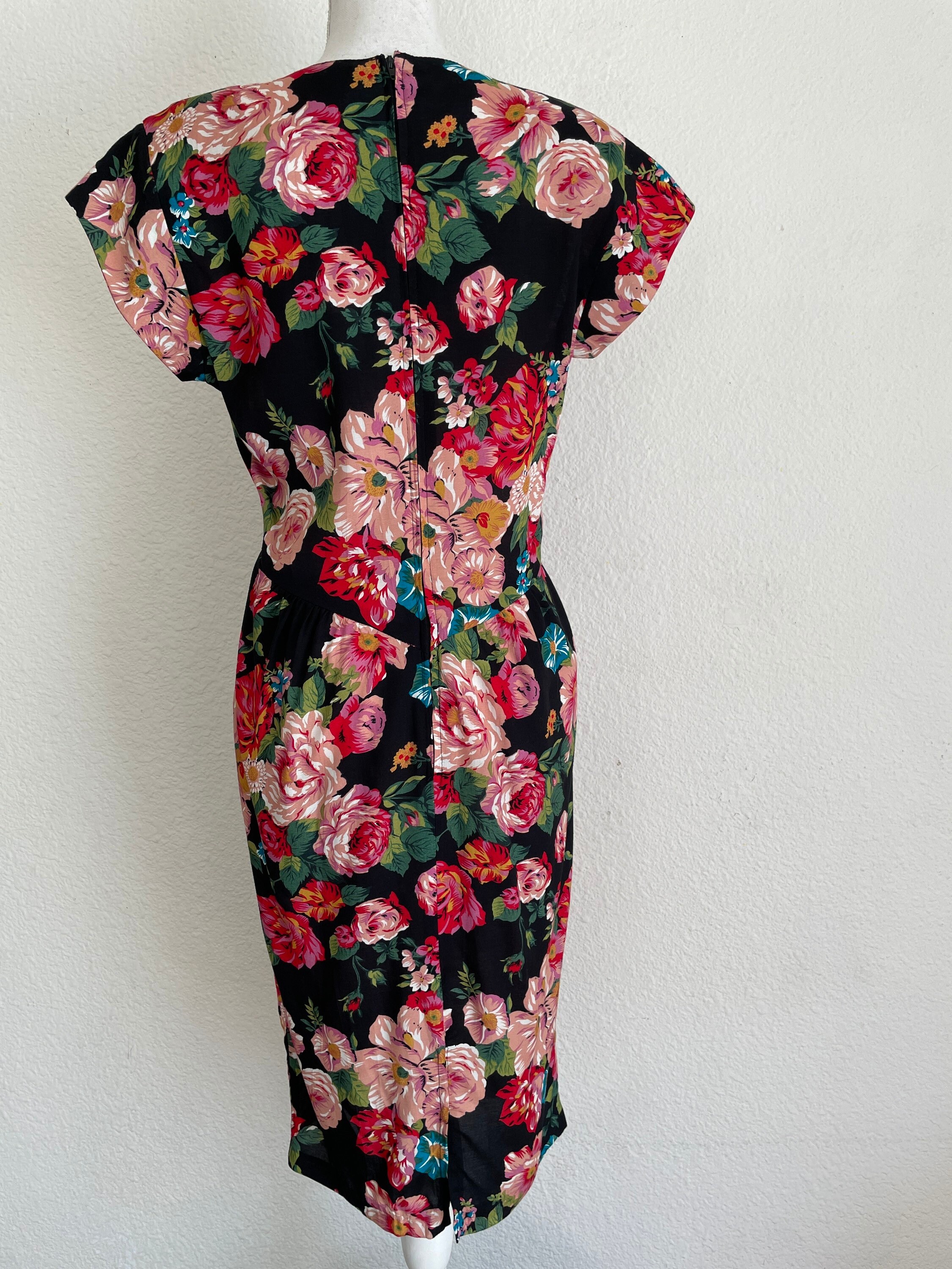 ワンピース vintage Flower Dress 女の子のレトロでシックな秋冬向けの花柄ワンピース❘アイボリー