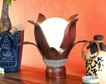 Lampe de table en noix de coco lampe en bois | Lampe en bois de cocotier avec abat-jour boule en rotin | Lampe de table ou lampe de chevet lumineuse tropicale