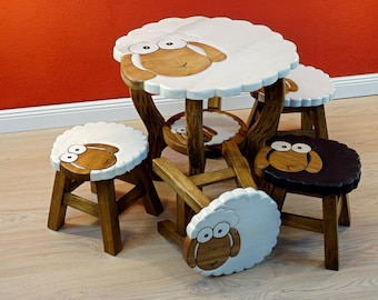 Children's sitting area with table and 4 stools sheep | Nursery furniture in acacia solid wood with animal motif | Table group with chairs