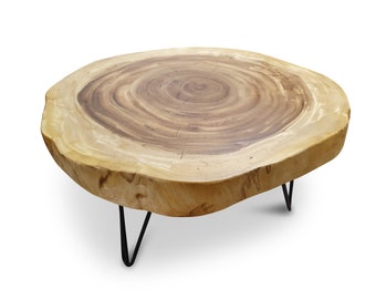 Grande table basse en tranches d'arbre en bois massif de Suar Table de salon en bois d'environ 70-80 cm avec bordure en arbre naturel et pieds en métal