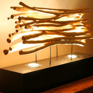 Tischlampe Treibholz Holz Lampe 62cm breite Schwemmholz Lampe mit indirekter Beleuchtung für Sideboard oder Schrank Bild 1