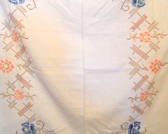 Tablecloth, linen, white a lot of embroidery.. Top