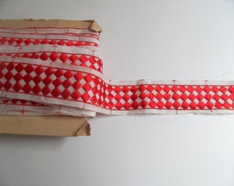 Braid. Lace, red-white.. 13.5 meters... Age not