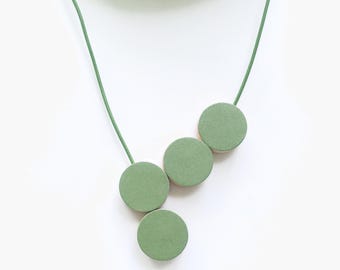 Necklace, leather band, wood with magnetic clasp, green