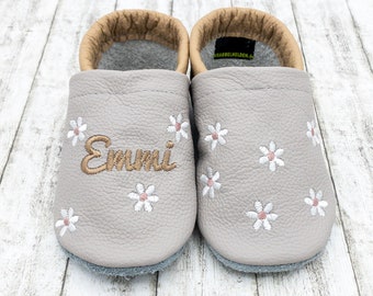 Crawling shoes • Leather booties embroidered with flowers, made of genuine leather, personalized baby gift