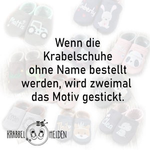 Text: Wenn die Krabbelschuhe ohne Name bestellt werden, wird zweimal das Motiv gestickt.