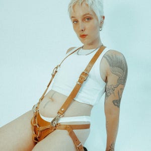 Saddle dildo