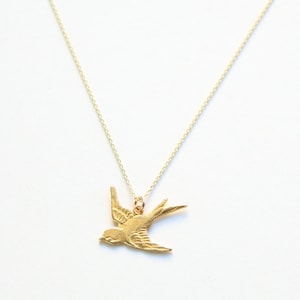 Collar- GOLONDRINA -pájaro, cadena de plata 925 bañada en oro con colgante de pájaro, cadena de filigrana, regalo especial de cumpleaños, delicada cadena de plata,