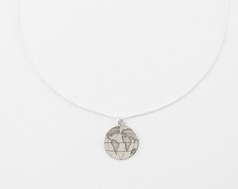 Halskette - KLEINER GLOBUS, 925 Silber, filigrane Silberkette, schöne Geschenkidee, Planet Erde, schönes Geburtstagsgeschenk, zarte Erdkugel