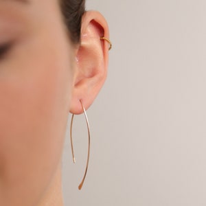 Hoop earrings NAVETTE - hammered ear hooks, rose gold filled, filigree, V-shape, open hoop earrings, earrings, bow, everyday jewelry, gift idea