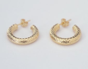 Stud earrings - Chunky Hoop earrings, textured, 925 silver/gold plated, glittering silver hoop earrings, minimalist hoops, graphic earrings, gift