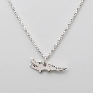 Collier - PETIT CROCODILE, argent 925, chaîne en filigrane, cadeau d&#39;anniversaire spécial, bijoux d&#39;été doux, chaîne avec pendentif animal,