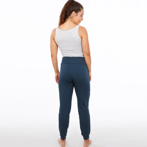 Ankle-free sweatpants WOMAN NELLI paper cut image 3