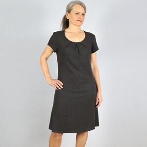 Dress with pleats at the neckline FRAU AMELAND e-book image 3