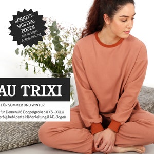 Könnte beinhalten: Ein Schnittmuster für ein Schlafanzug-Set mit einem pfirsichfarbenen Oberteil und einer Hose. Das Schnittmuster umfasst sechs Größen, von XS bis XXL, und wird mit einer detaillierten, bebilderten Nähanleitung geliefert. Das Schnittmuster heißt "Frau Trixi" und ist für Sommer und Winter geeignet.