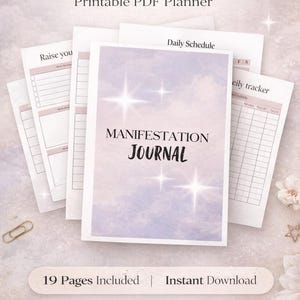 Könnte beinhalten: Ein Stapel druckbarer PDF-Planerseiten. Das Cover des "Manifestation Journal" zeigt ein weiches, verträumtes Design mit dem Titel in Schwarz. Zusätzliche Seiten umfassen einen Tagesplan und einen täglichen Tracker. Der Text "19 Pages Included | Instant Download" ist ebenfalls enthalten.
