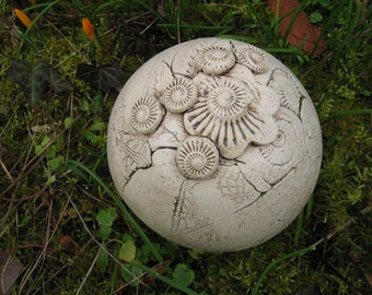 Gartenkeramik handgemachte  Rosenkugel  Ammonit  Beetstecker ca.16cm