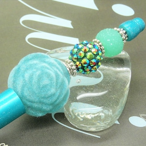 Stylo  ROSE en VELOURS  TURQUOISE grosse perle en fleur turquoise aqua sucré acrylique facette cadeau rentrée école bureau écrire mer plage