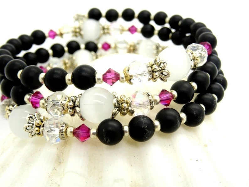 Rosenkranz Armband ONYX schwarz matt Perlen Kristall facettiert Swarovski Fuchsia Kreuz Madonna Anhänger Kommunion Taufe Hochzeit Bild 4