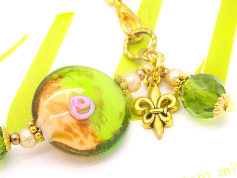 Bracelet LYS OLIVE d'OR perles en cristal facettes de Bohême vert olivine lampwork verre lentille rose fleur breloque or antique cadeau été image 3