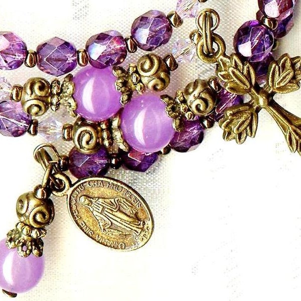 Bracelet Chapelet LAVANDE et JADE perles cristal facettes boheme lila bronze crucifix medaillon vierge communion bapteme mariage RK082