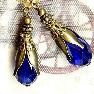 Boucles TULIPES BLEU ROYALE perles facettes gouttes cristal Bohême bronze bleu royal cadeaux mariage anniversaire vintage antique OR629 image 1