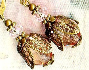 Boucles  TULIPES Victoriennes PÊCHE perles facettes cristal Bohême rose abricot bronze vintage antique cadeau mariage anniversaire OR613