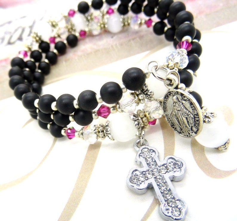 Rosenkranz Armband ONYX schwarz matt Perlen Kristall facettiert Swarovski Fuchsia Kreuz Madonna Anhänger Kommunion Taufe Hochzeit Bild 1
