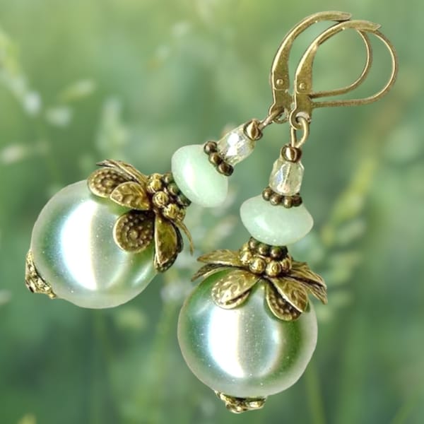 Boucles d'oreilles VERDURE GEANTE perles verre cristal grosse boule vert clair nacré rondelle facette boheme cadeau printemps peridot OR463