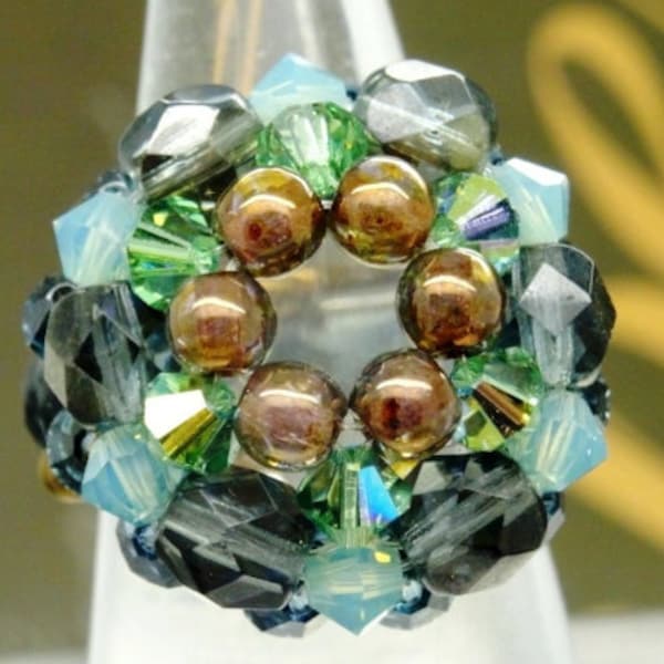 Bague OURSIN MONTANA Erinite AB Pacific Opale  perles cristal Swarovski facettes de Bohême bronze vintage enfilée fil de nylon R373